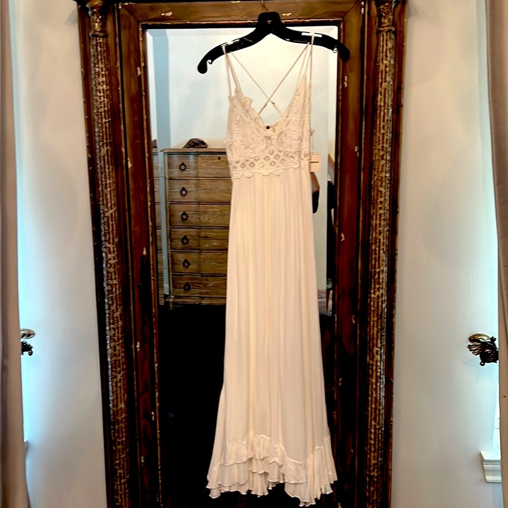 Free people white maxi dress, new with tags.